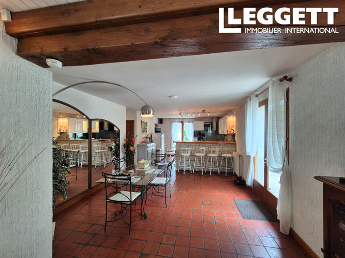 Image No.8-4 Bed House for sale