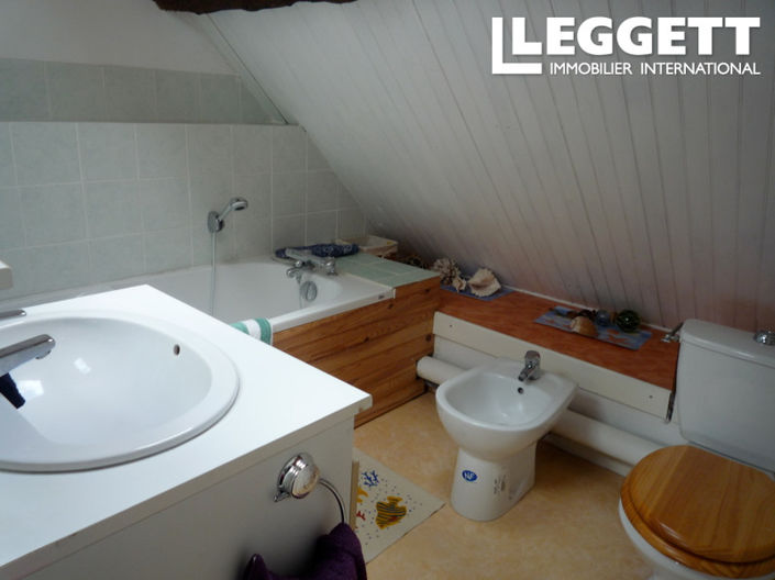 Image No.10-3 Bed House for sale