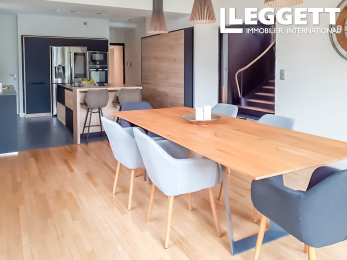 Image No.5-6 Bed House for sale