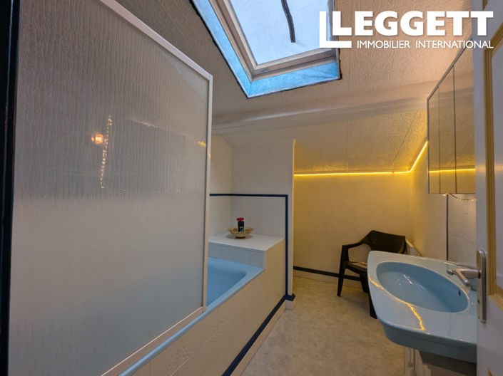 Image No.7-7 Bed House for sale