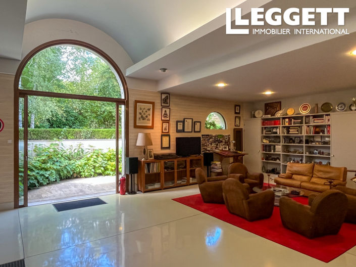 Image No.8-7 Bed House for sale