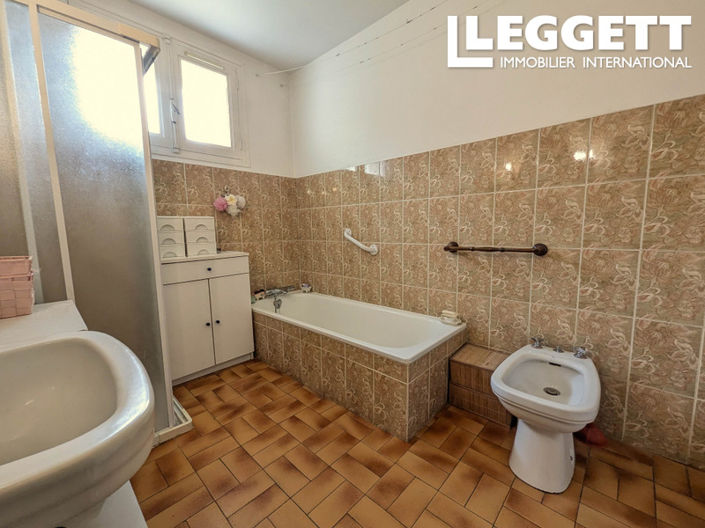 Image No.7-5 Bed House for sale