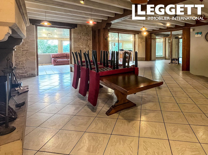 Image No.8-10 Bed House for sale