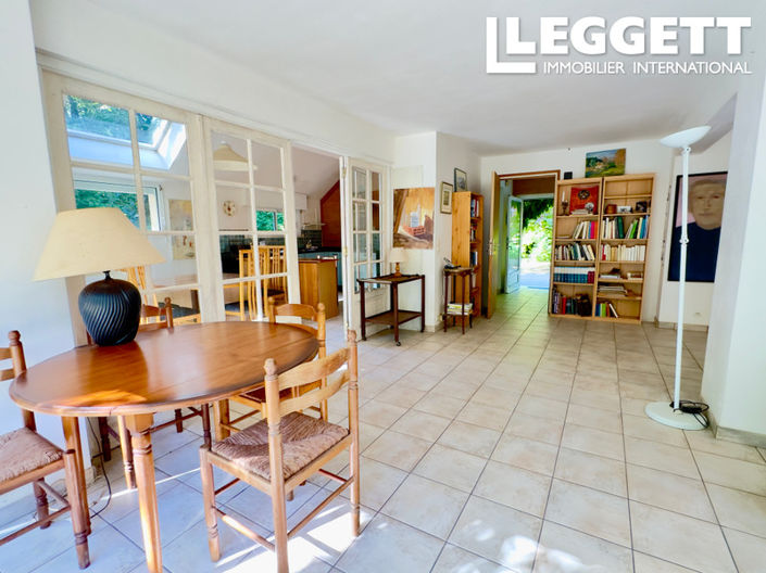 Image No.8-5 Bed House for sale