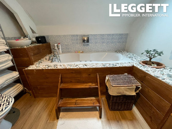 Image No.5-2 Bed House for sale