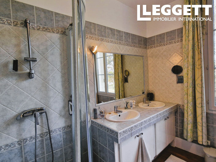 Image No.9-6 Bed House for sale