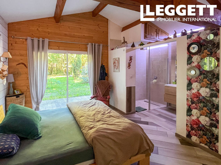 Image No.6-5 Bed House for sale