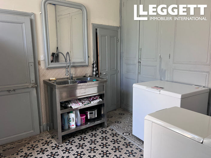 Image No.9-6 Bed House for sale