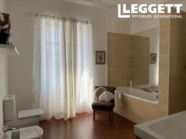 Image No.8-6 Bed House for sale