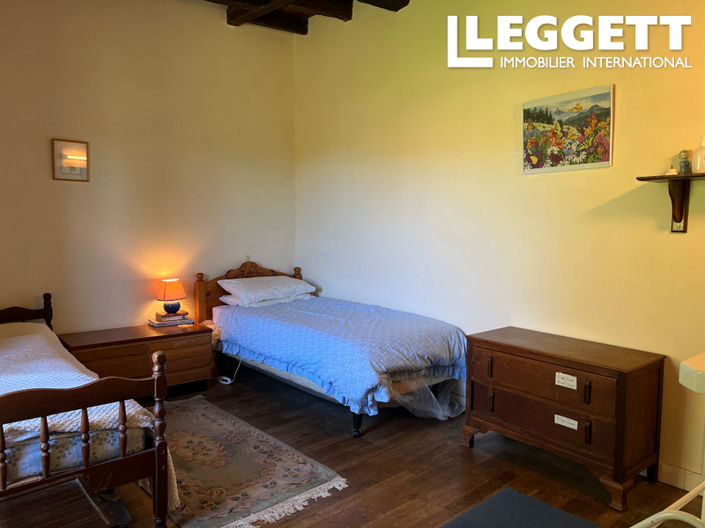 Image No.10-3 Bed House for sale