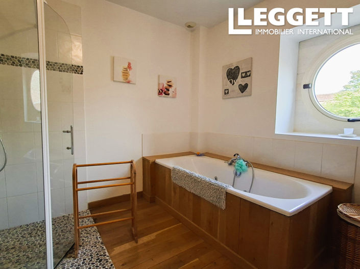 Image No.9-5 Bed House for sale