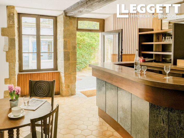 Image No.4-4 Bed Commercial for sale