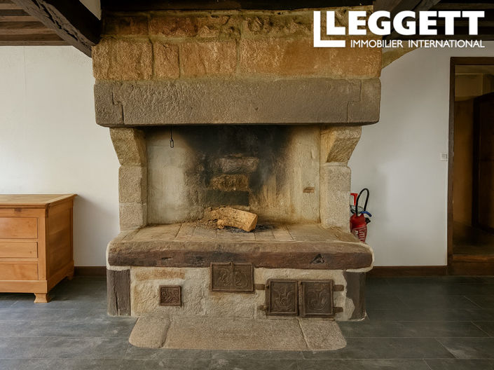 Image No.8-4 Bed Commercial for sale