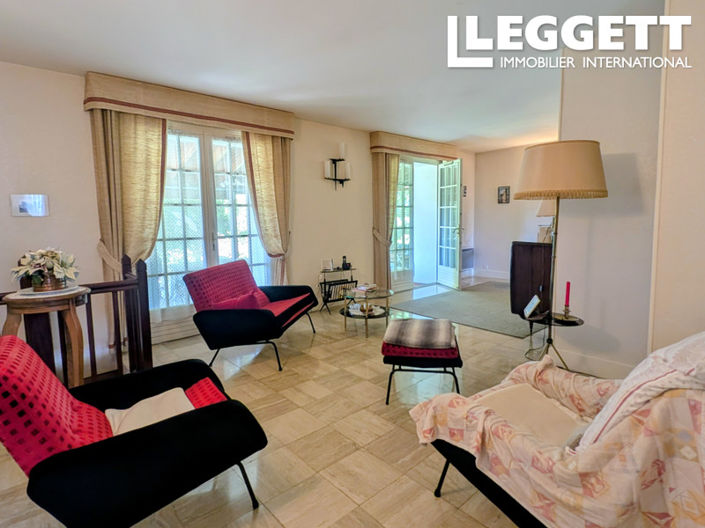 Image No.8-5 Bed House for sale