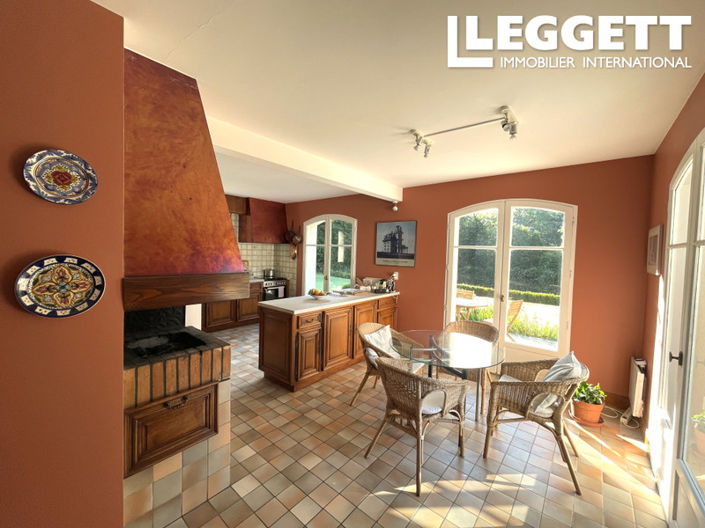 Image No.6-5 Bed House for sale