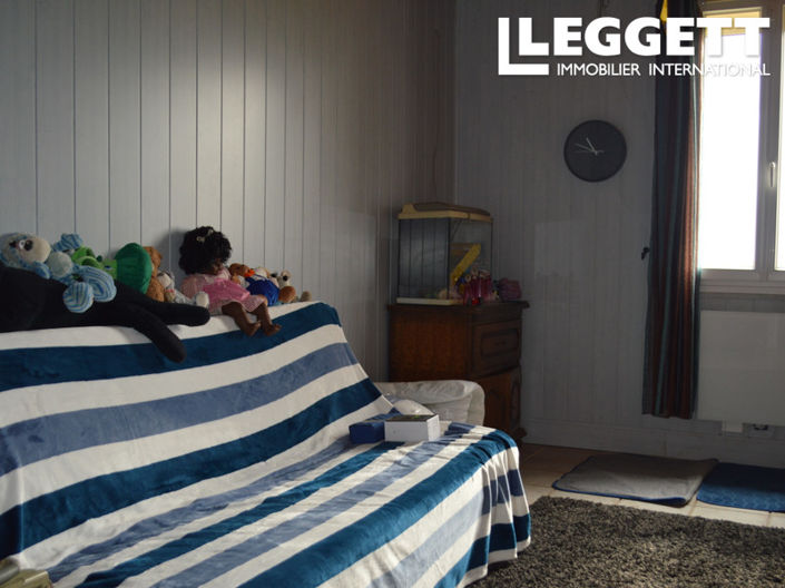 Image No.8-5 Bed House for sale