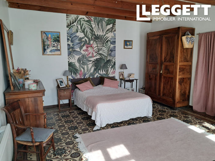 Image No.8-4 Bed House for sale