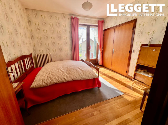 Image No.8-6 Bed House for sale