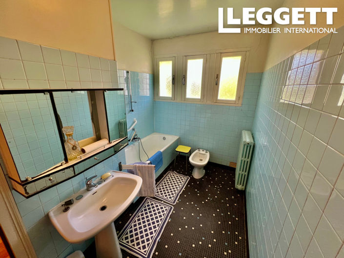 Image No.9-6 Bed House for sale