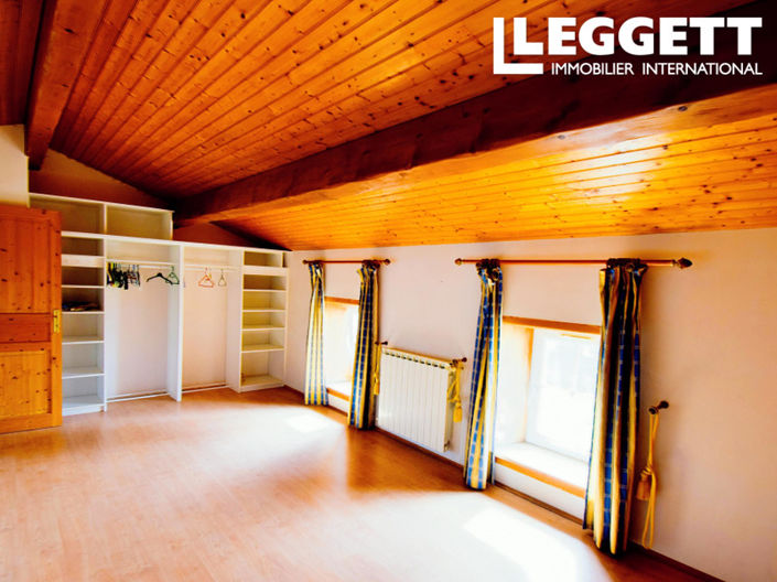 Image No.8-6 Bed House for sale