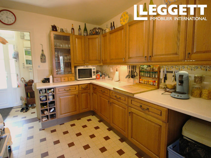 Image No.8-5 Bed House for sale