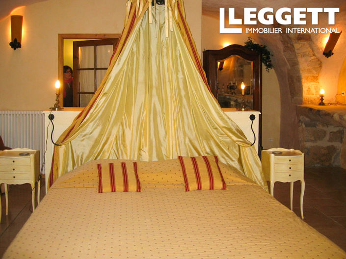 Image No.7-6 Bed House for sale