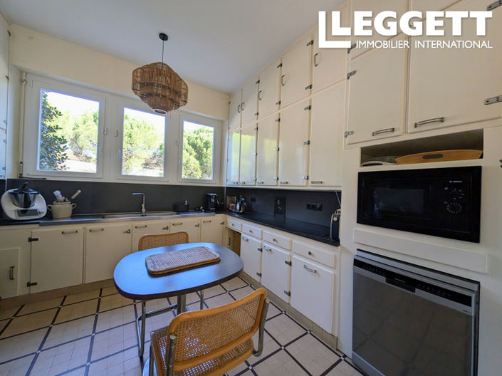 Image No.7-5 Bed House for sale