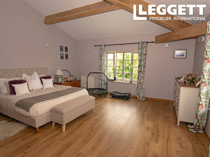 Image No.10-6 Bed House for sale