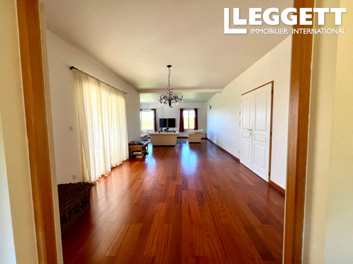 Image No.9-3 Bed House for sale