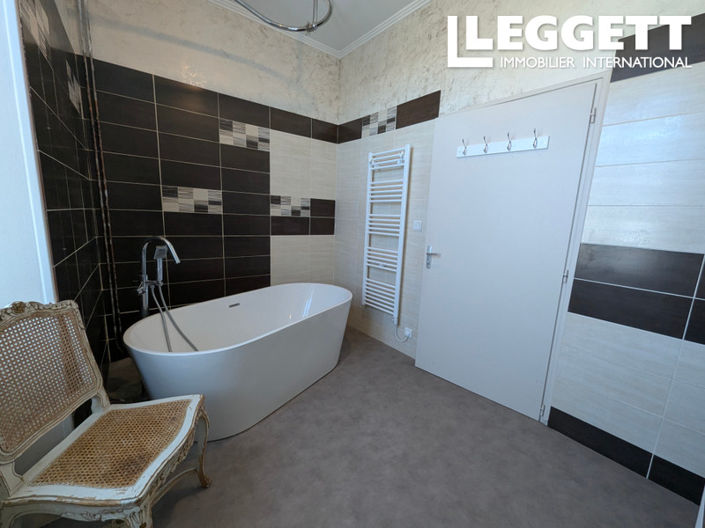 Image No.6-5 Bed House for sale