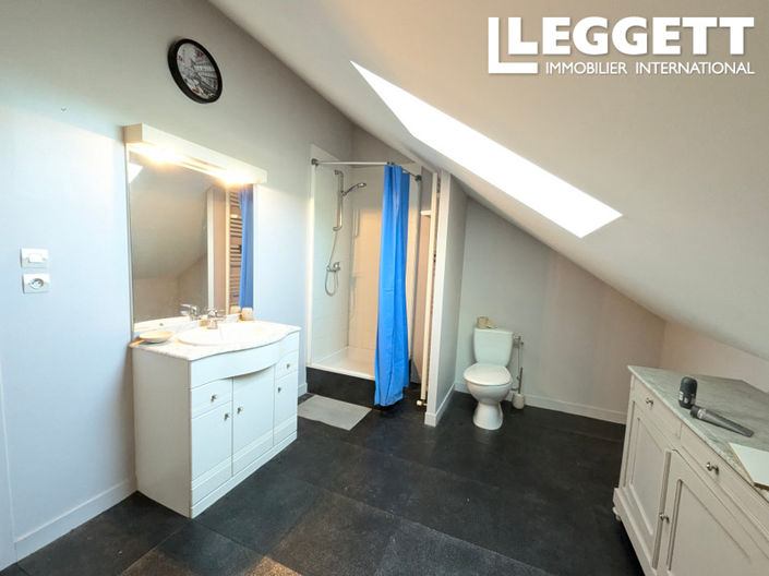 Image No.8-5 Bed House for sale