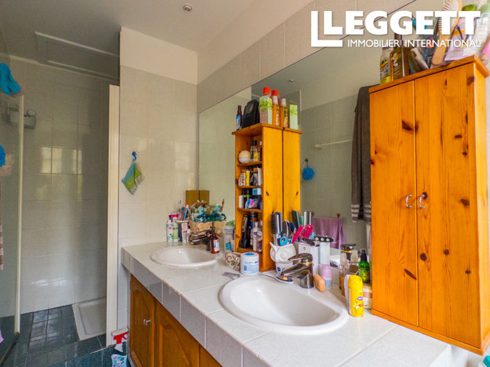 Image No.10-4 Bed House for sale