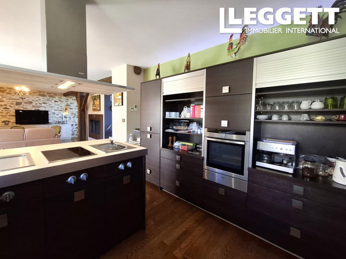 Image No.5-6 Bed House for sale