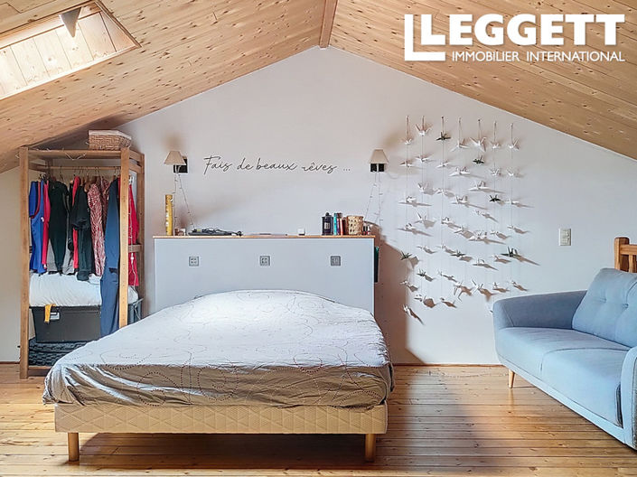 Image No.7-7 Bed House for sale