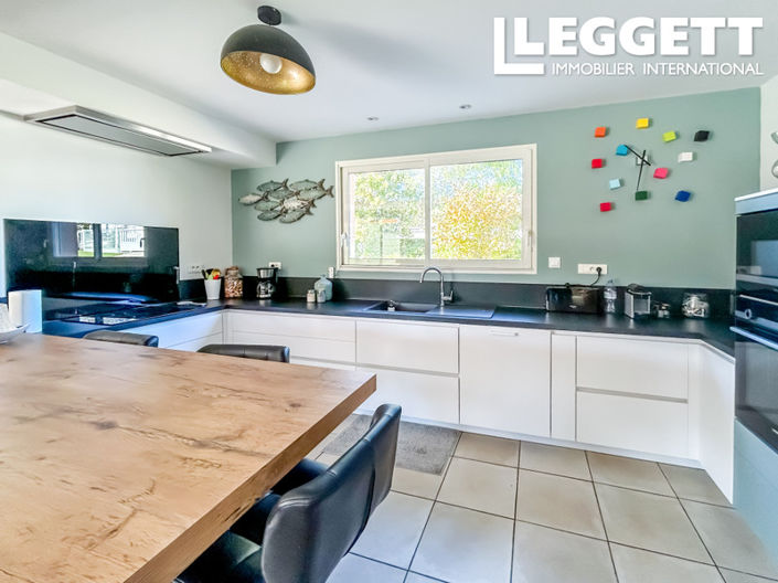 Image No.3-4 Bed House for sale