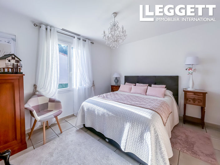 Image No.8-4 Bed House for sale