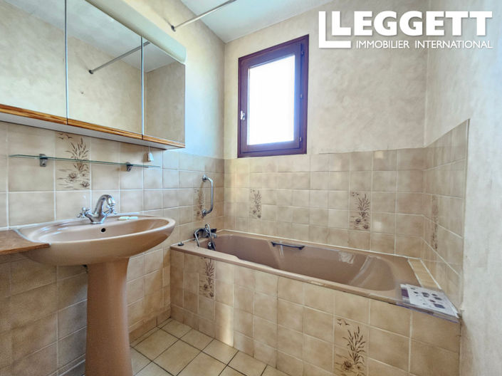 Image No.6-4 Bed House for sale