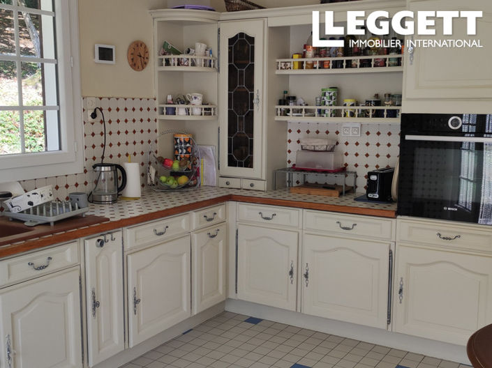 Image No.8-5 Bed House for sale