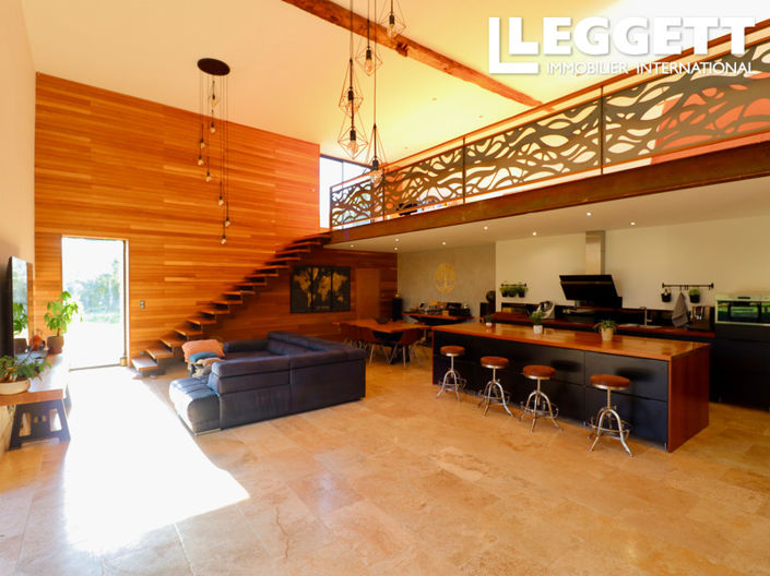 Image No.2-4 Bed House for sale