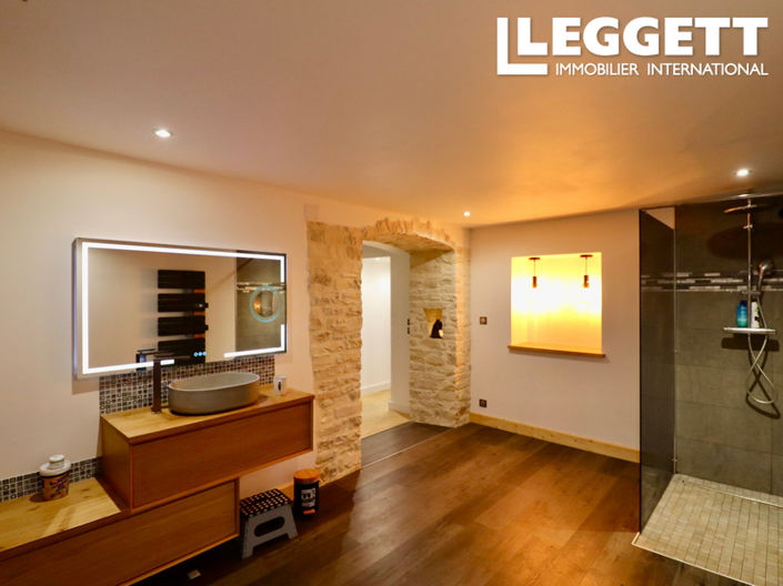 Image No.8-4 Bed House for sale