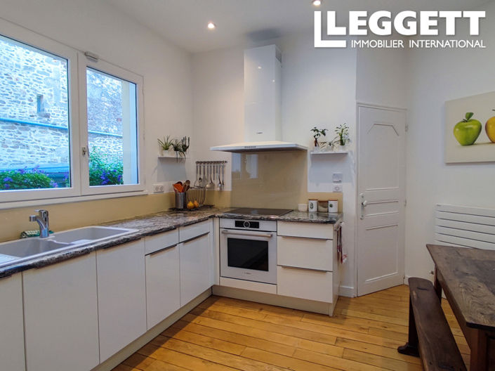 Image No.10-6 Bed House for sale