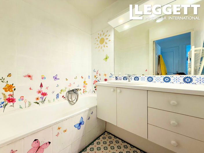 Image No.8-2 Bed Apartment for sale