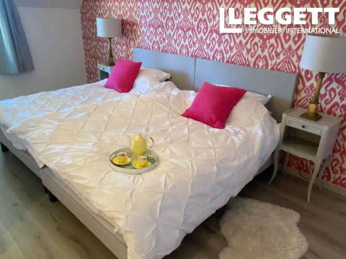 Image No.4-10 Bed House for sale