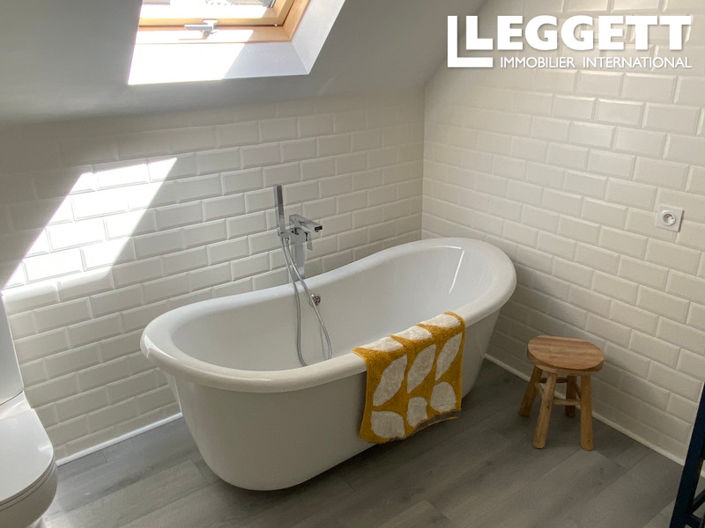 Image No.6-10 Bed House for sale