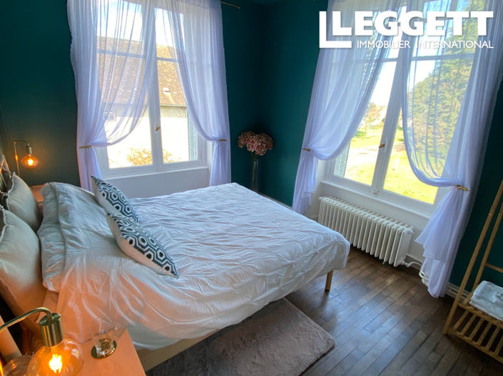 Image No.7-10 Bed House for sale