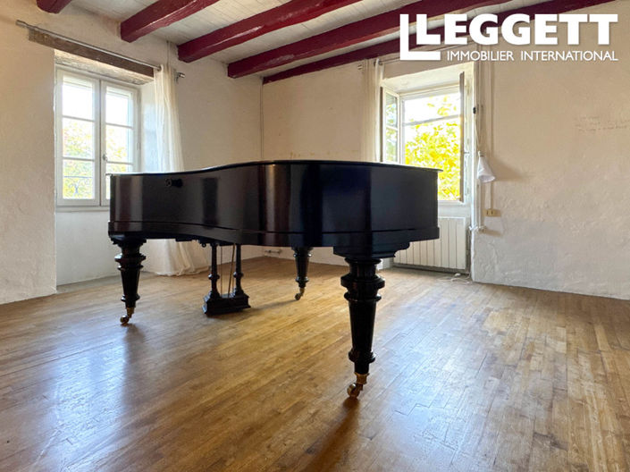 Image No.9-2 Bed House for sale