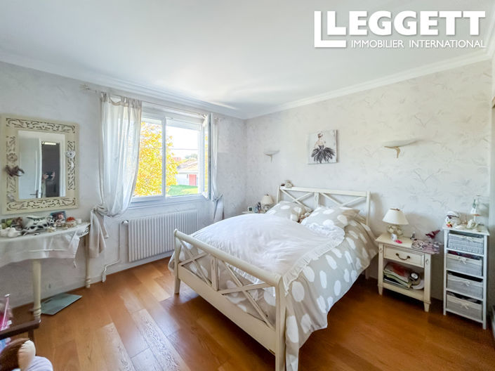Image No.5-5 Bed House for sale