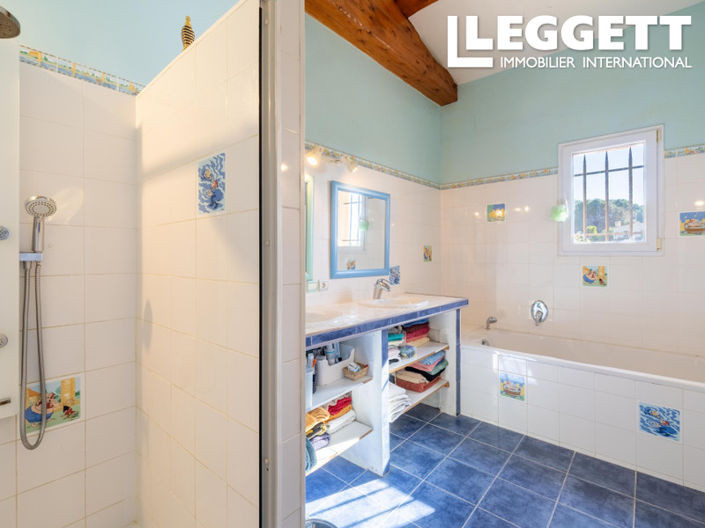 Image No.6-5 Bed House for sale