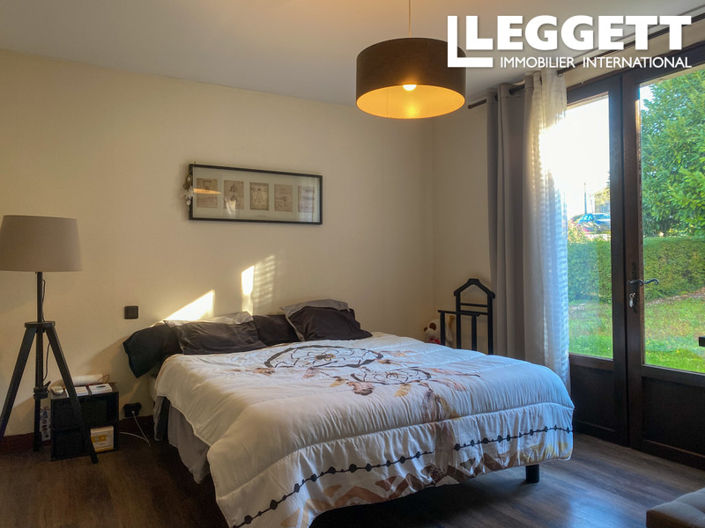 Image No.6-5 Bed House for sale