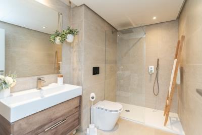 B8-Altura-160-apartments-Benahavis-Marbella-bath-Oct-2025